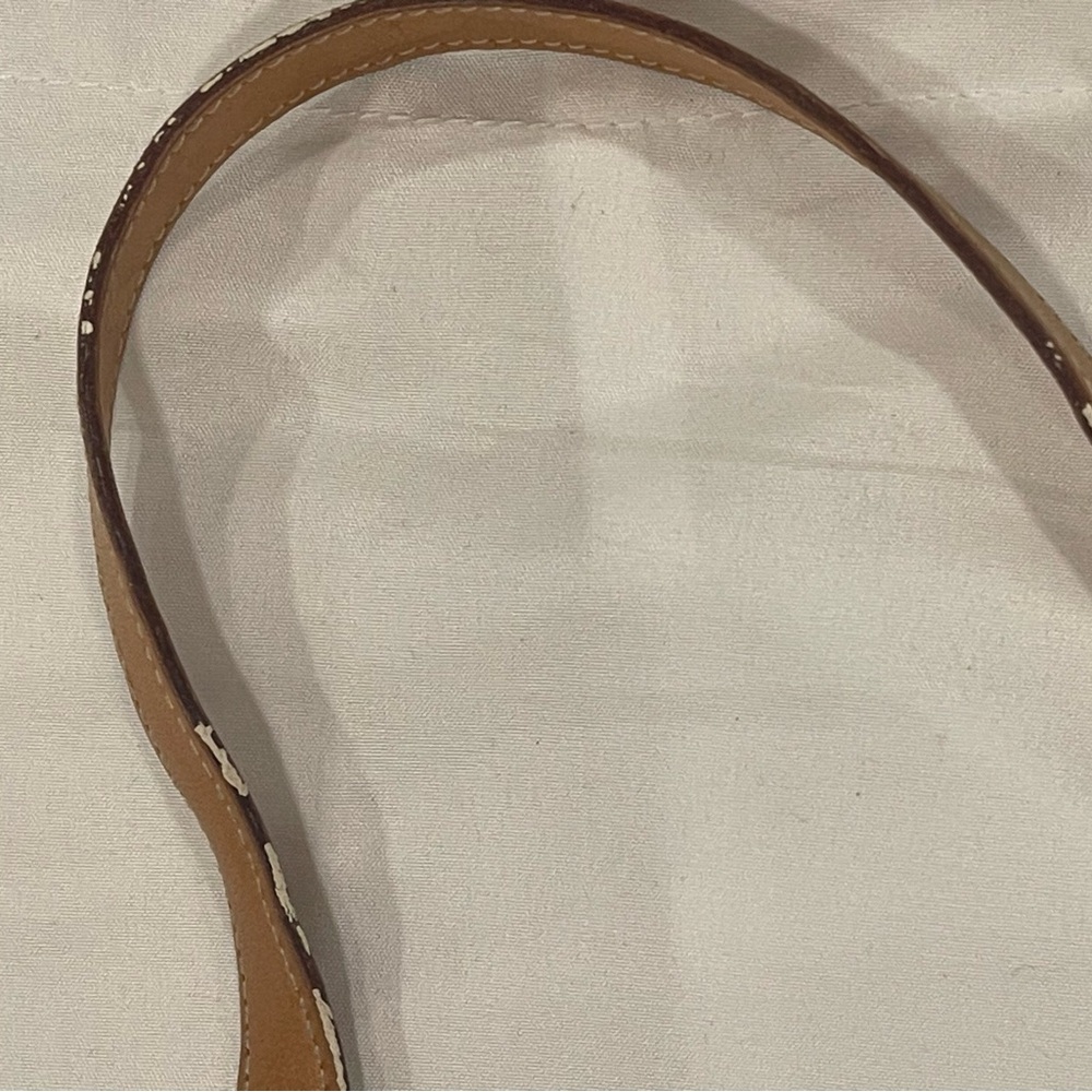 Gucci Vintage 1970’s-1980’s C monogram Call outs are peeling on inside and strap - Picture 11 of 14